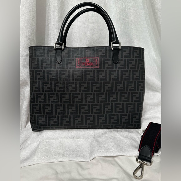 Fendi Roma Amor Monogram Printed Tote Bag - Picture 2 of 15
